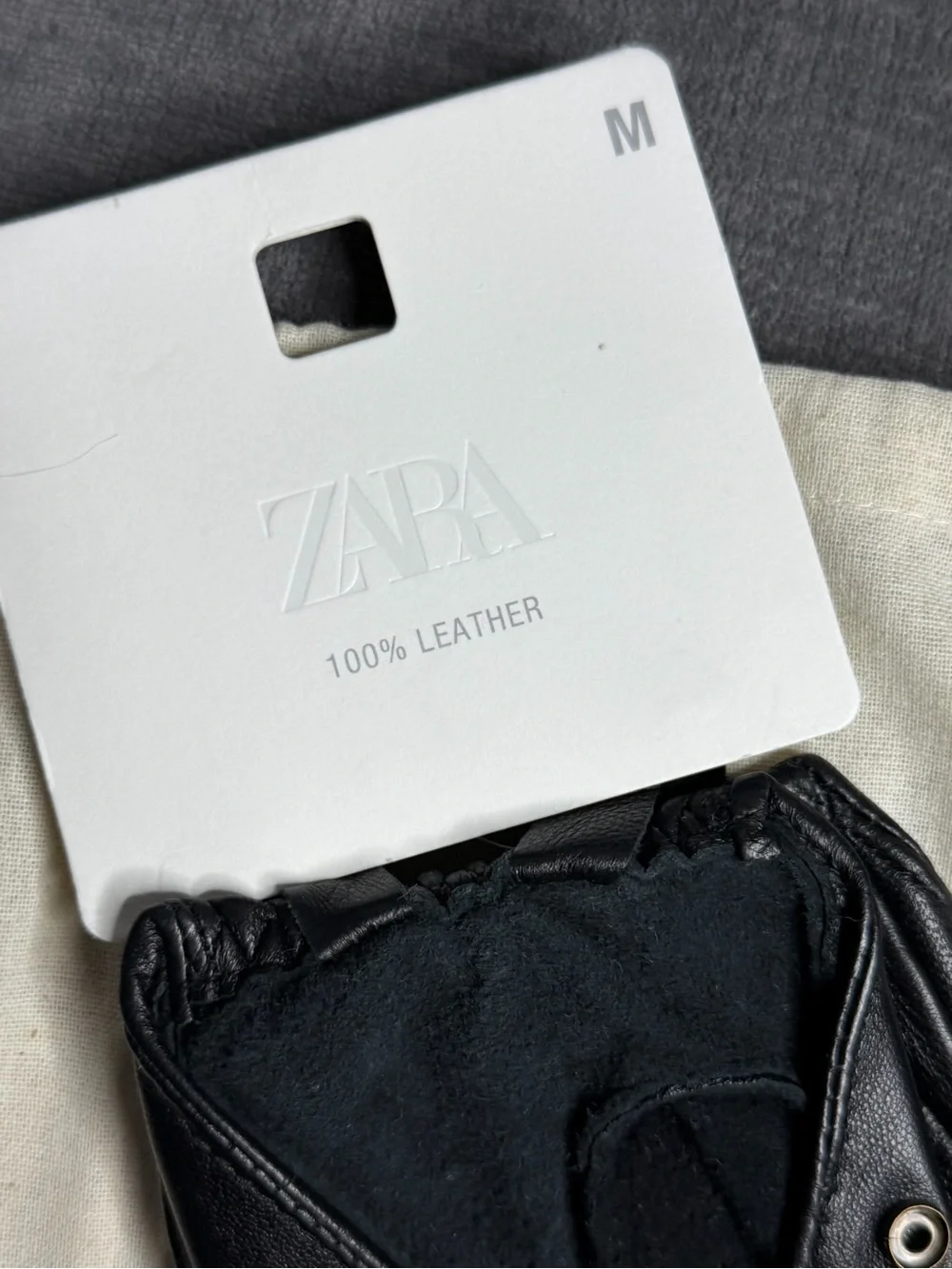 NWT Zara Woman Accessories SHORT 100% LEATHER MITTENS WITH STUDS & STONES *READ